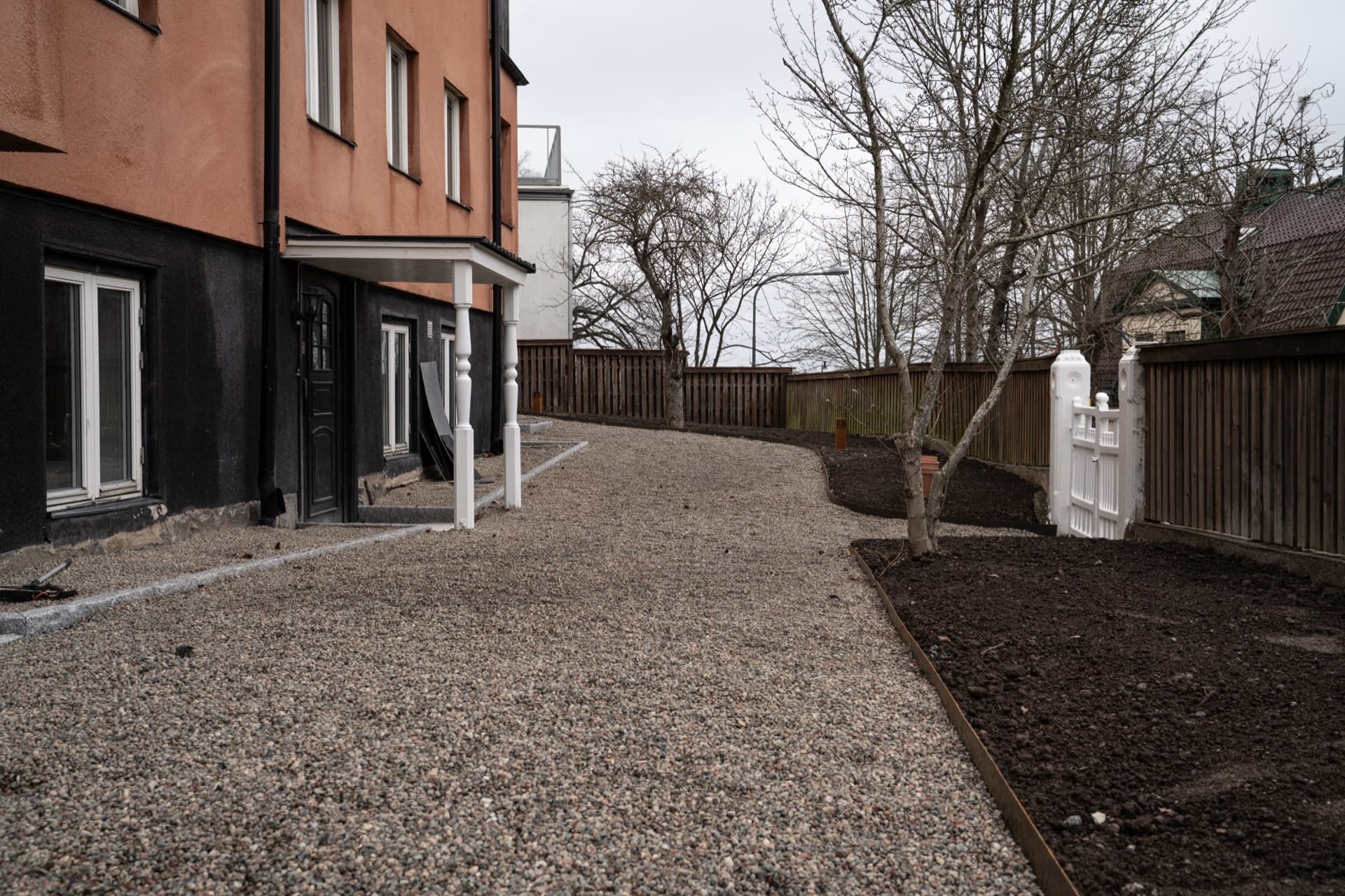 Färdigställd grusuppfart och finplanering